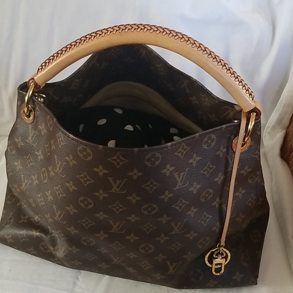 Louis Vuitton Artsy Bag